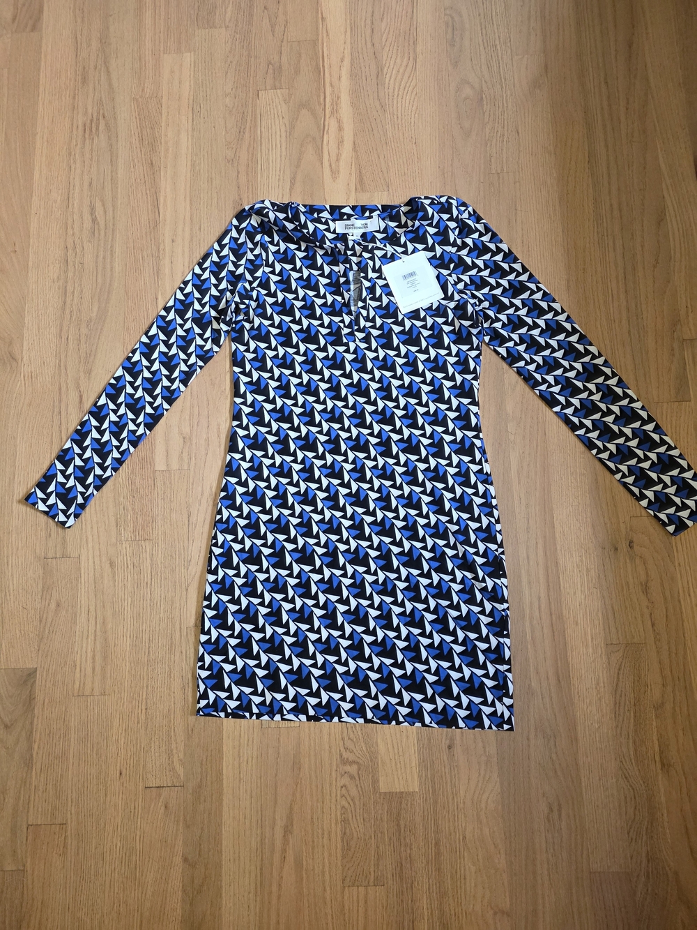 Diane Von Furstenberg NWT Blue and White Geometric Long Sleeve Sheath Dress